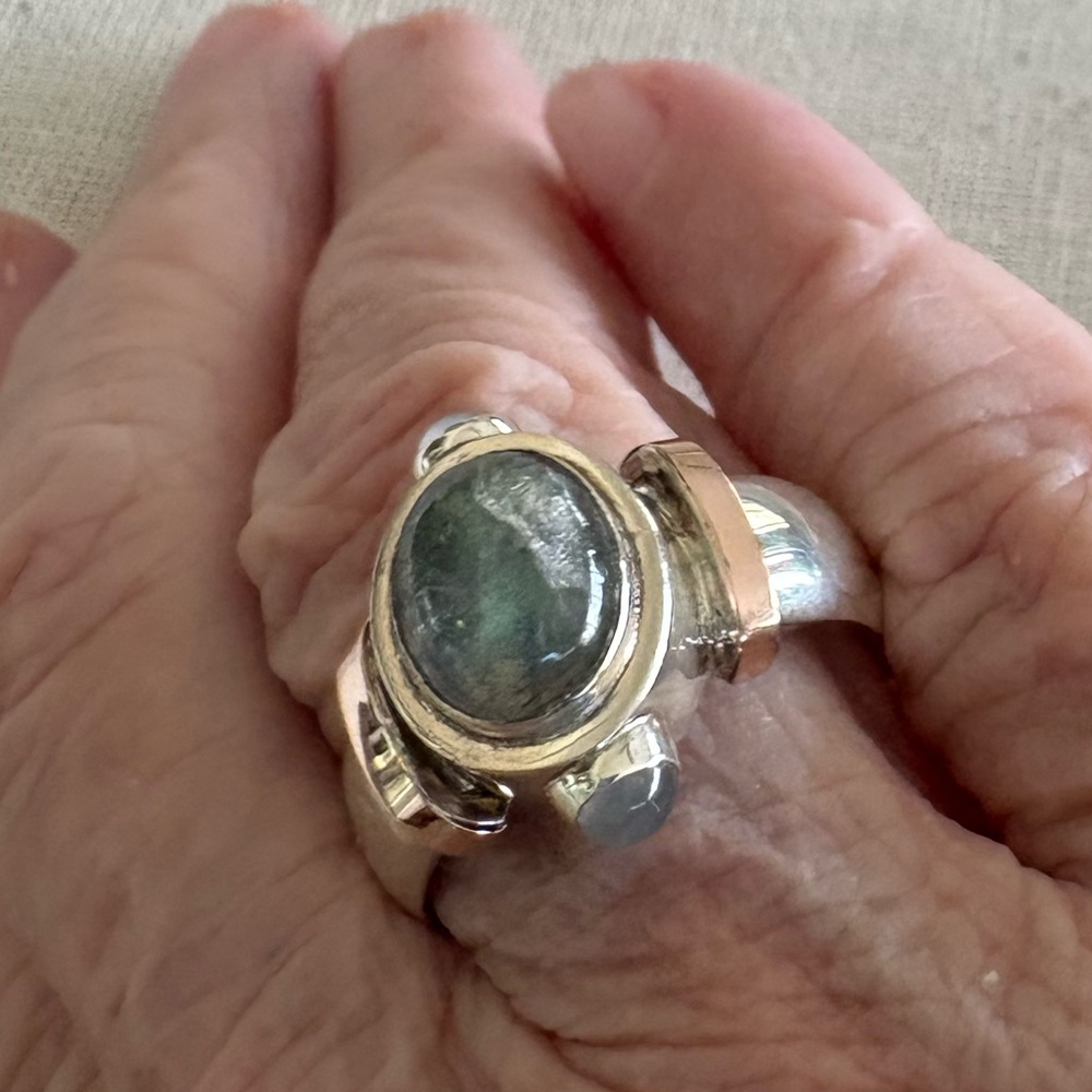 Sterling Silver and Gold Tone Labradorite Cabochon Ring - Picture 5 of 10